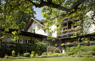 Gartenanlage Hotel zur Waldbahn in Zwiesel / Bayerischer Wald (Idyllische Gartenanlage Hotel zur Waldbahn in Zwiesel / Bayerischer Wald.)