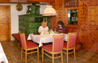 Kaminstube (Das gemütliche Restaurant im Hotel Gross in Ringelai lädt zu erholsamen Stunden ein)