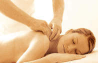 Wir bieten Ihnen zahlreiche Massagen an im Wellnesshotel Neue Post in Bodenmais (Entspannen Sie sich und genießen Sie.)